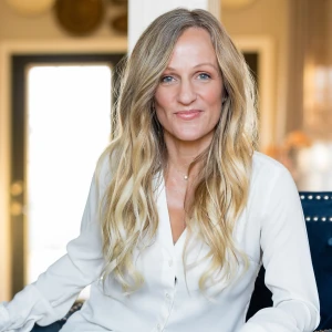 image of agent Molly Jones