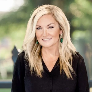 image of agent Jen Fisher