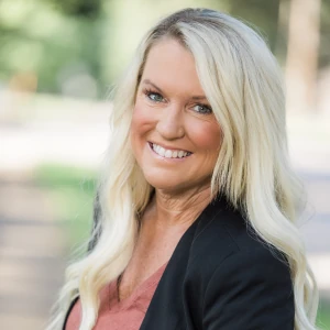 image of agent Tonia Ribbe