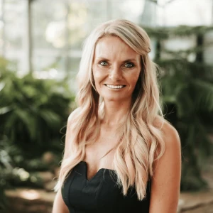 image of agent Tish Evans